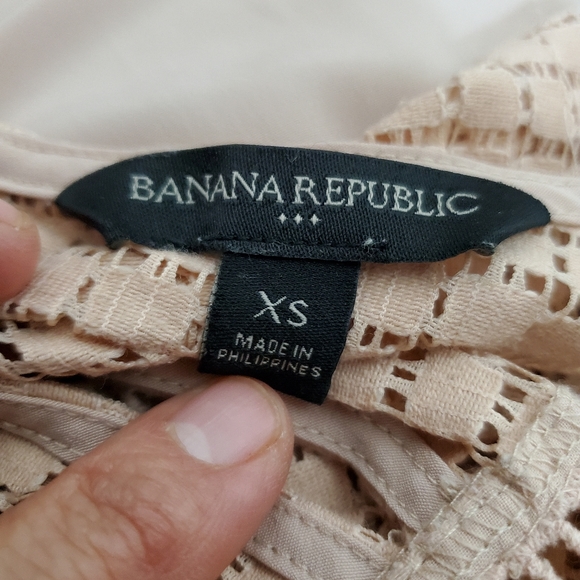 Banana Republic Peach Detailed Sleeveless Blouse Size XS.Pit to pit approx: 18 - Picture 6 of 6